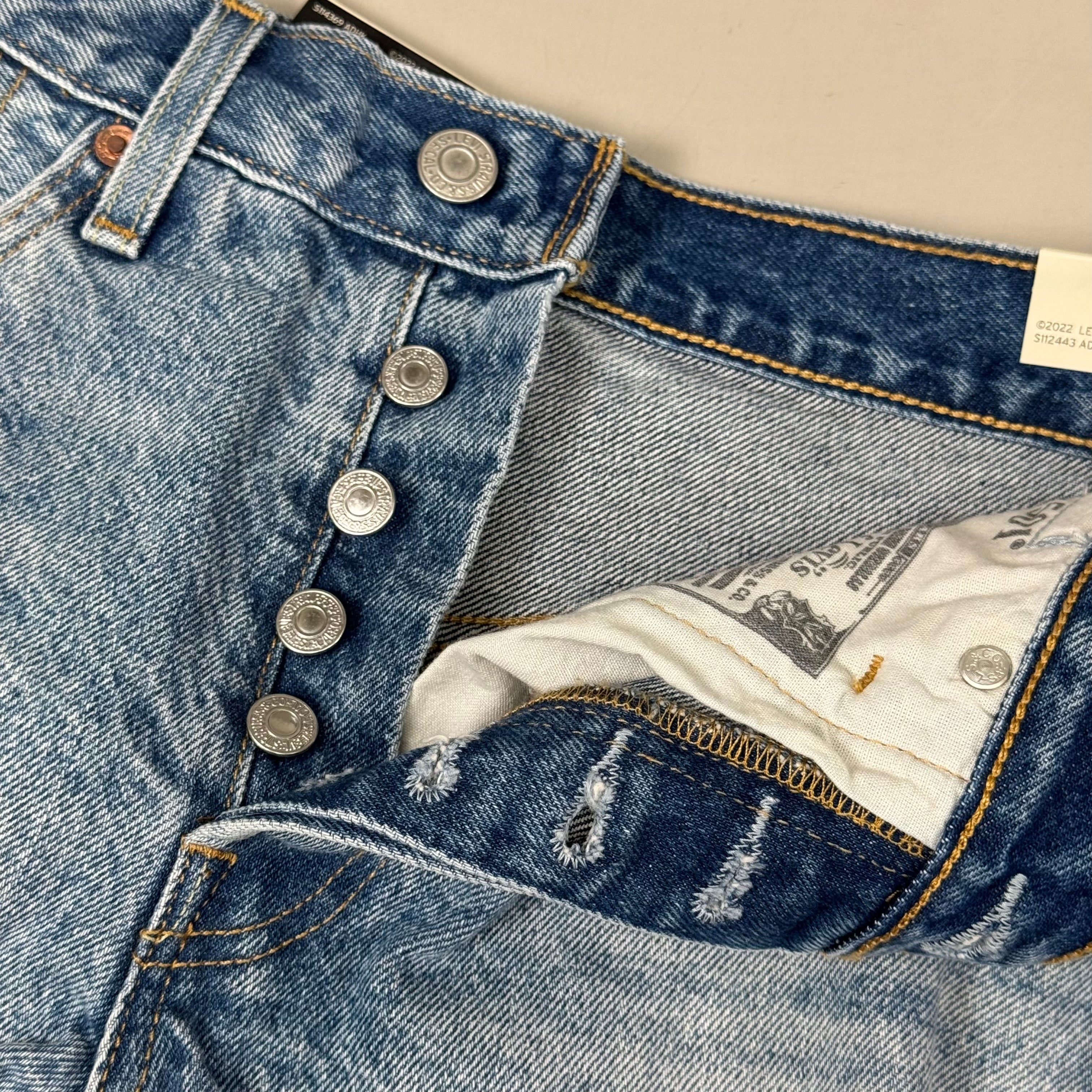LEVIS 501 Original Fit High Rise Shorts Medium Wash Women's Sz 26 Mega Vibe Blue